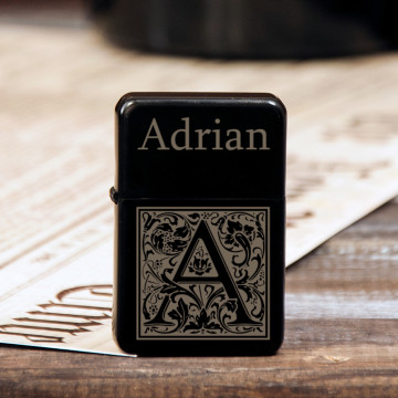 Monogram + imię - Zapalniczka z grawerem